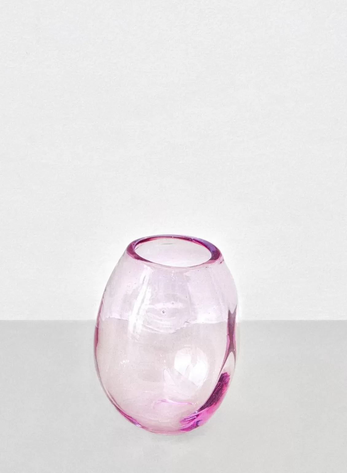 SUSAN BIJL Addled Vase Strawberry, Small, Nienke Sikkema - Rira Objects Online