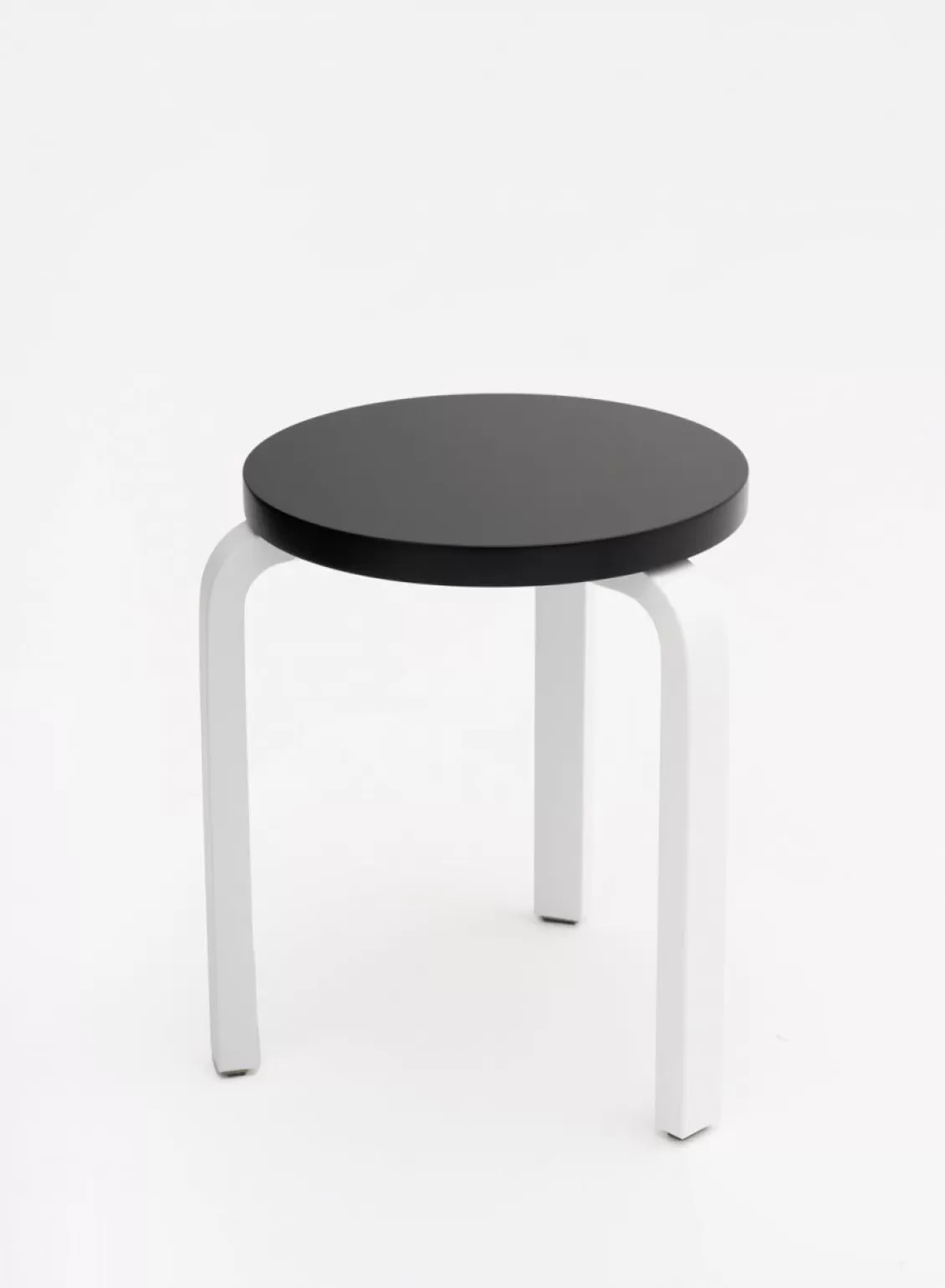 SUSAN BIJL Stool 60, Legs White, Seat Black - Artek Fashion