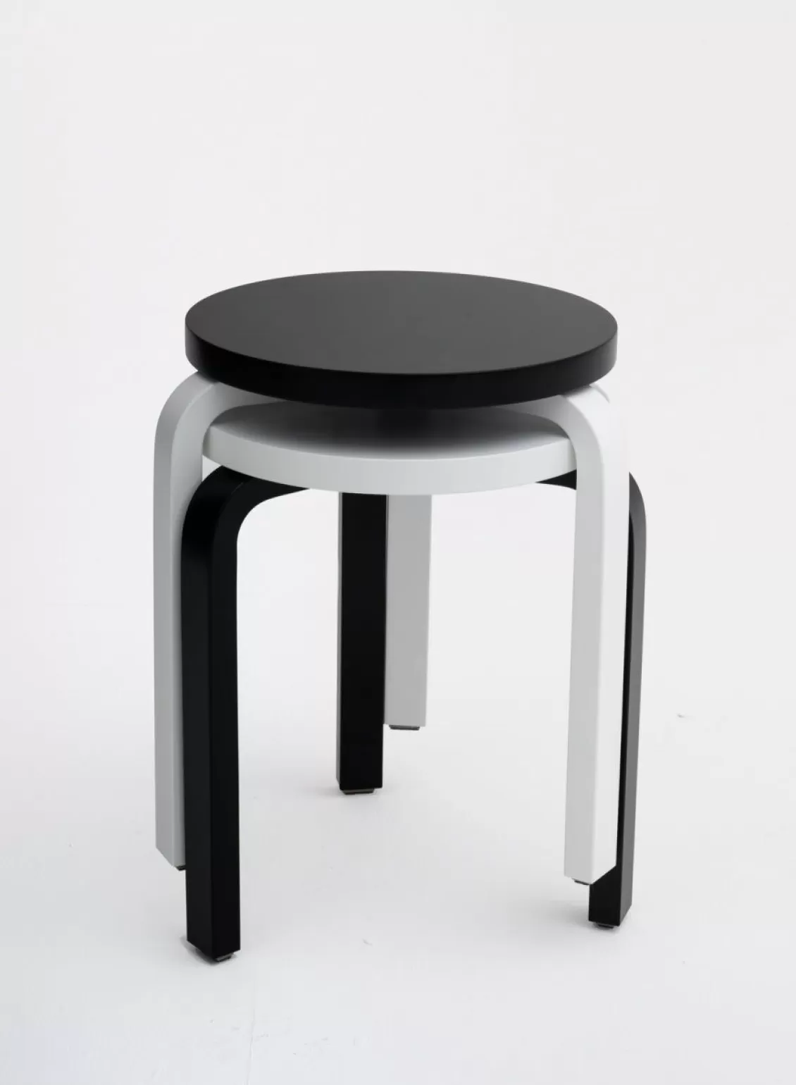 SUSAN BIJL Stool 60, Legs White, Seat Black - Artek Fashion